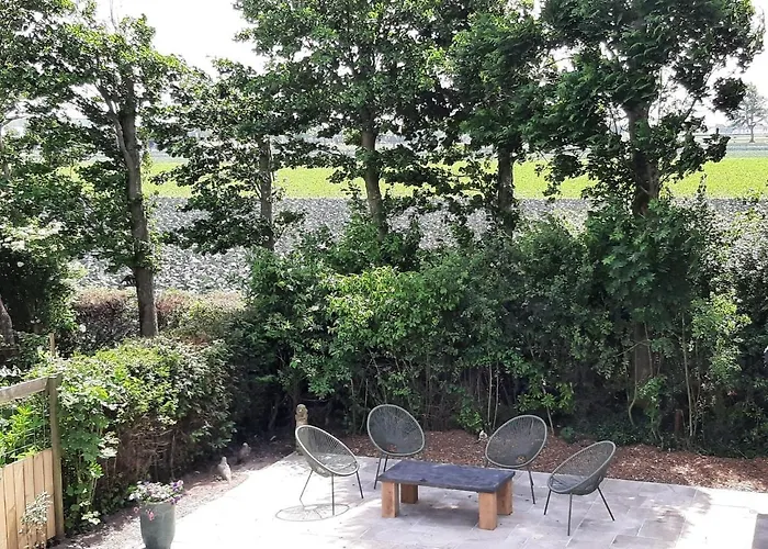 Дом отдыха Stylish By The Sea Tuitjenhorn